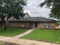 Building Photo - 2813 Green Oaks Dr