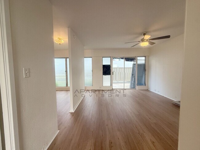 Foto del edificio - PLEASE VIEW FULL AD FOR DETAILS* $995 1ST MONTH! FANTASTIC! 1 BD / 1 BA / 1 PK | UH MANOA | UNIVE...