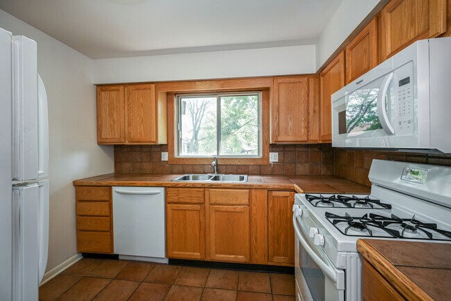 Building Photo - 880 Johnstown Ln