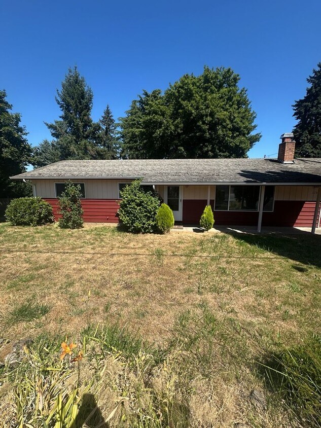 Foto principal - 3 Bedroom 1.5 Bath Ranch in Felida!
