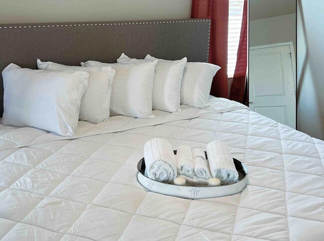 Building Photo - 12800 Corporate Hill Dr