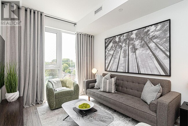 Building Photo - 2020 Bathurst St