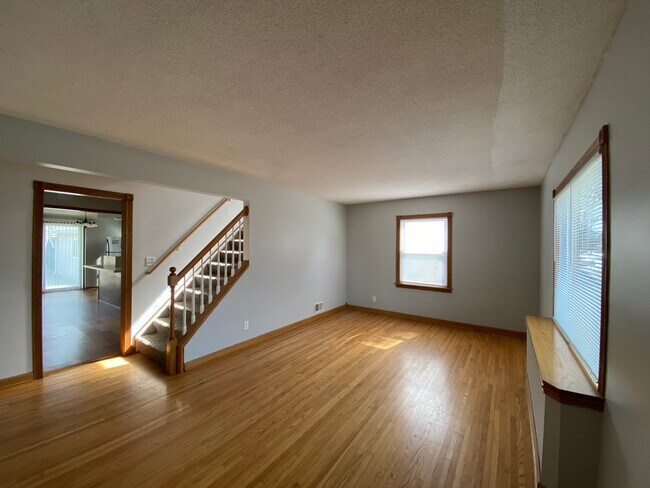 Building Photo - 610 6th Ave NW