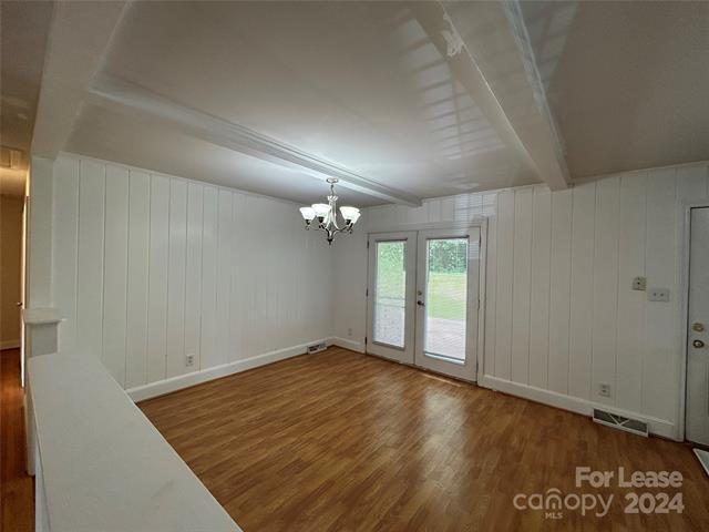 Foto del edificio - 5201 Greenbrook Dr