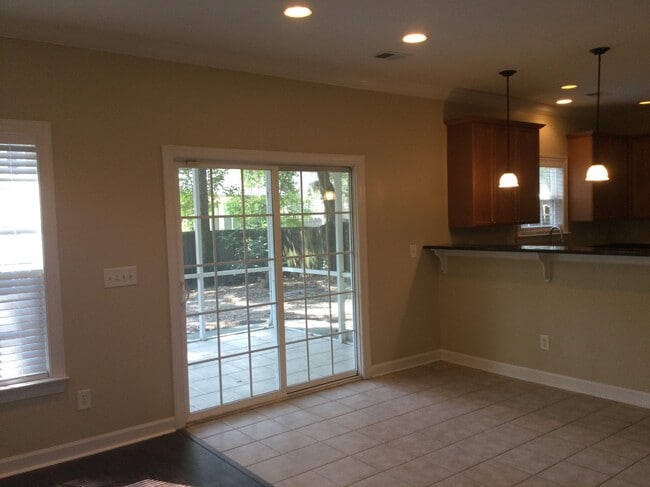 Foto del edificio - 8669 Hickory Creek Ln