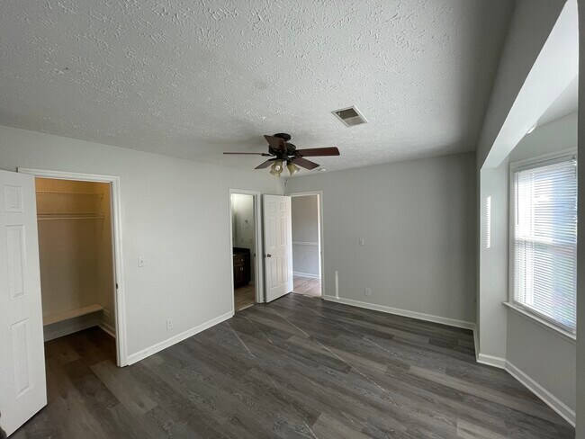 Primary room with walk in closet - 113 Guill Ct