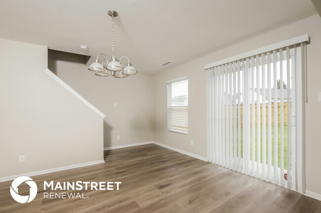 Foto del edificio - 729 Runningbrook Ln