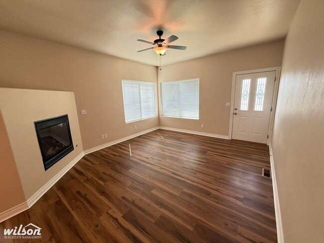 Building Photo - Spacious 3BR/2BA Duplex – Comfort Meets Co...