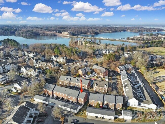 Foto del edificio - 630 Old Meeting Way