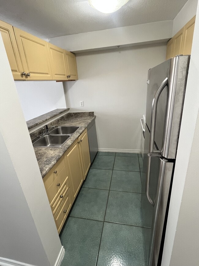 Building Photo - 1278 Granville St