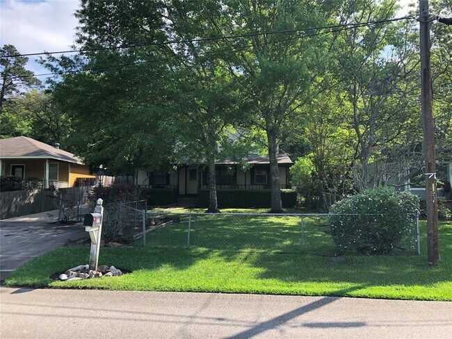 Building Photo - 1745 E Pine Lake Cir