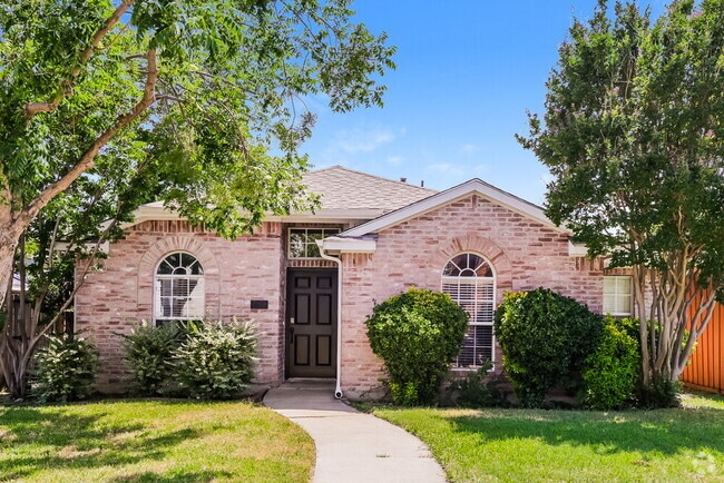 Building Photo - 2268 Bresee Dr