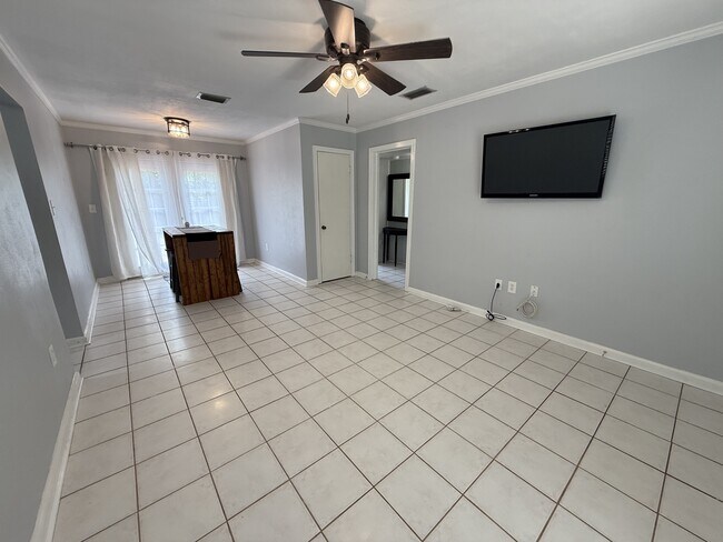 Foto del edificio - 313 NW 34th Dr