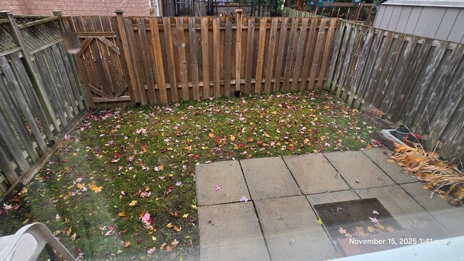 Building Photo - 1995 Pine Grove Av