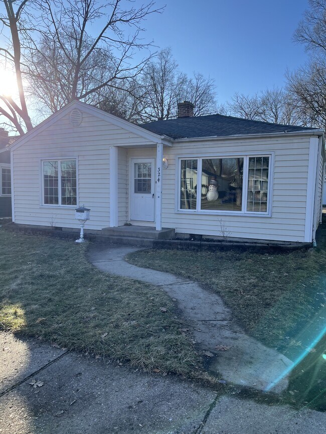 Building Photo - 324 N Schubert St