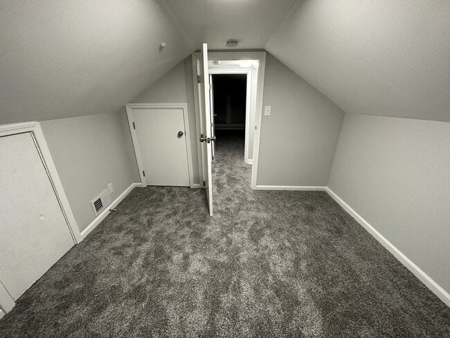 Building Photo - 537 E Barbee Ave