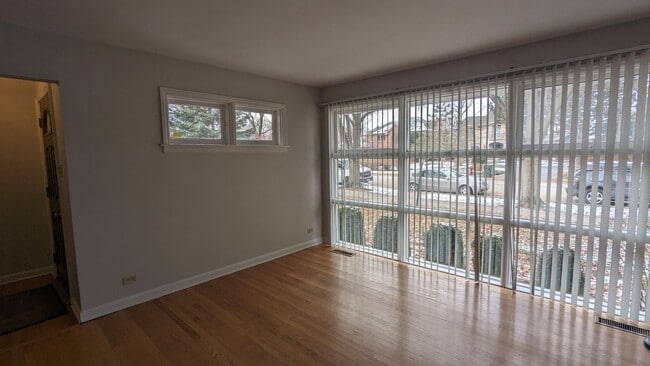 Foto del edificio - 8737 Keeler Ave