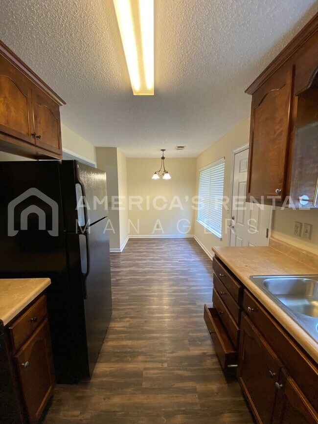 Building Photo - Home Available For Rent in Elrod!$250 GIFT...