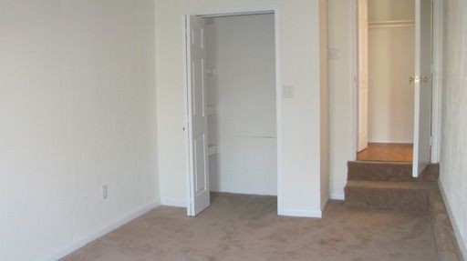 Building Photo - Large 4 bedroom 2.5 bath in Chesapeake