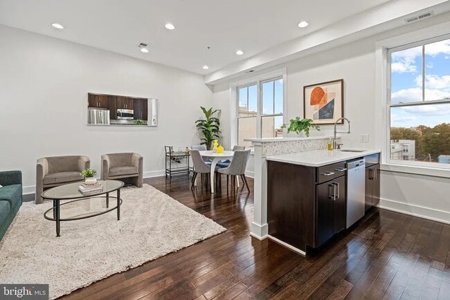 Photo - 907 N St NW Apartment