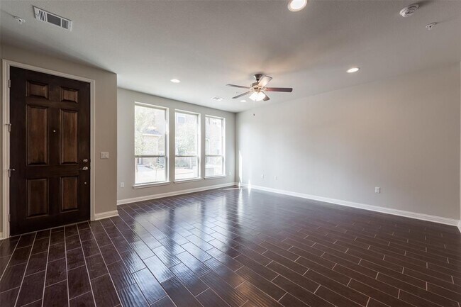 Foto del edificio - 13800 Lyndhurst St