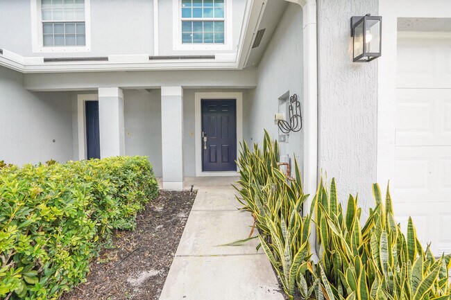 Foto del edificio - 16207 Sierra Palms Dr