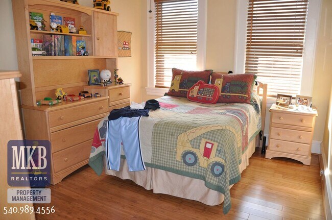 Building Photo - Grandin area 3 bedroom home