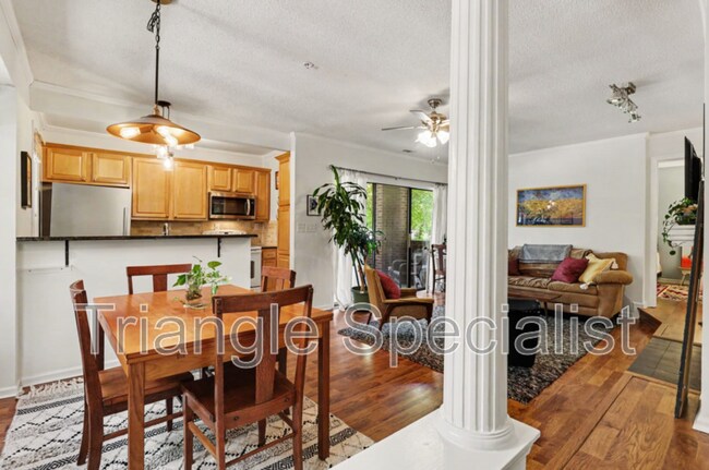 Building Photo - 1021 Brighthurst Dr