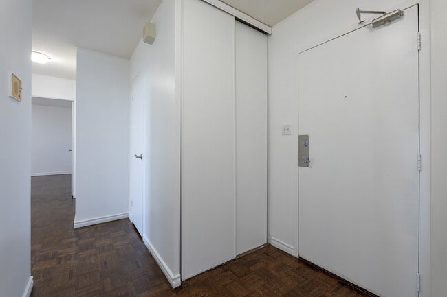 Photo du bâtiment - 60 Pavane Linkway