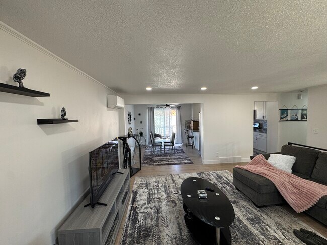 Building Photo - 10541 S Amaryllis Dr
