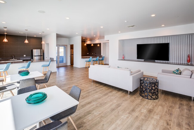 Building Photo - Skye