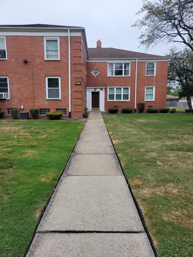 Edificio - 21501 Kingsville St