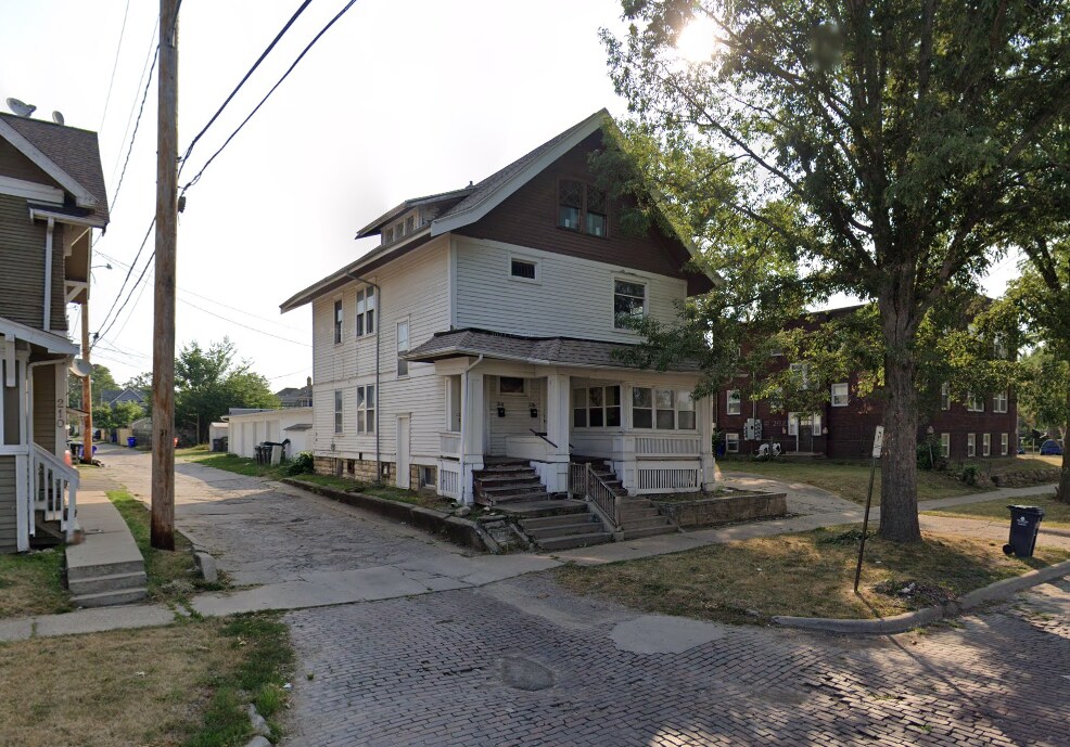 Primary Photo - 214 16th St SE
