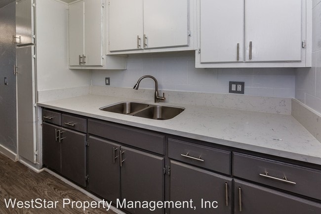 Building Photo - 753 Cerritos Ave