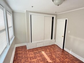 Building Photo - 27 W Main St