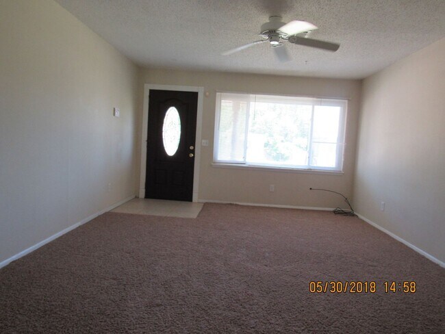 Foto del edificio - Great home in Rolling meadows with a lot o...