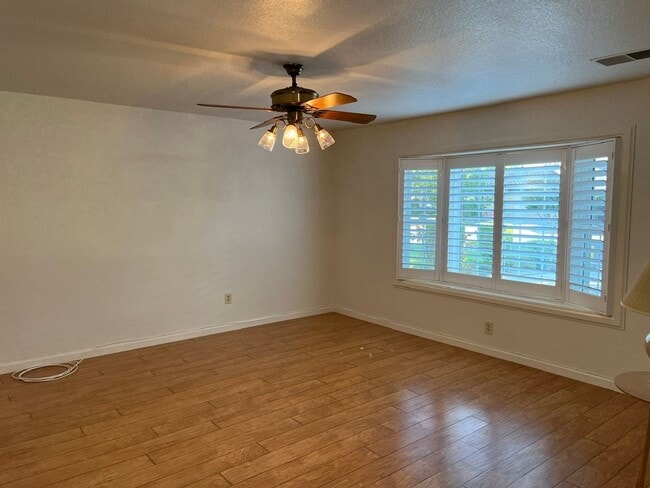 Foto del edificio - Immaculate 3 bedroom on a court!