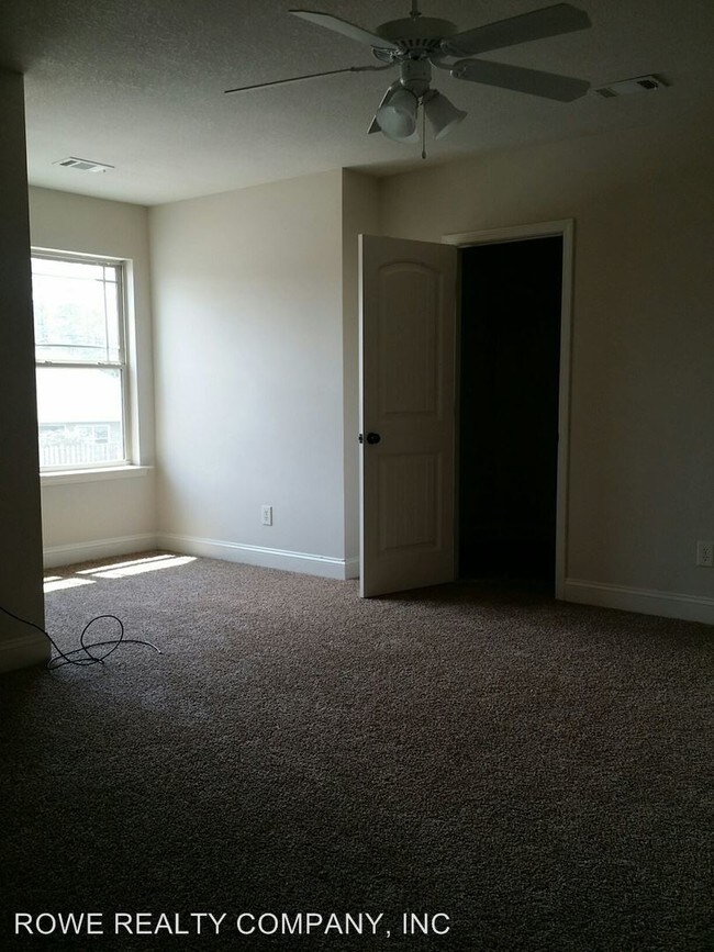 Building Photo - 4 br, 3.5 bath House - 47 LEE ROAD 2172