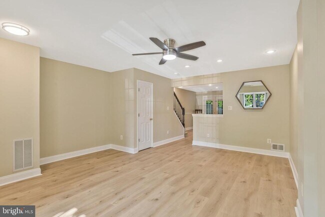 Foto del edificio - 8872 Stable Forest Pl