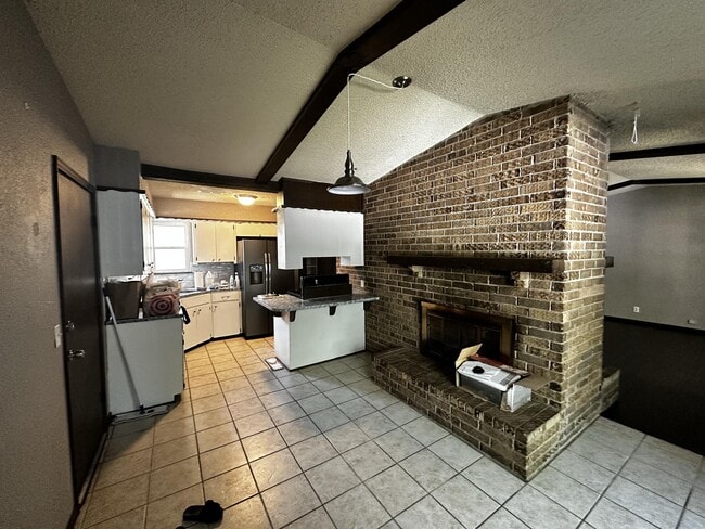 Building Photo - 2617 S Poplar Ave
