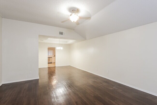 Foto del edificio - 2946 Lawndale Dr