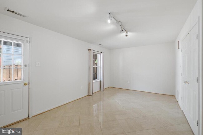Foto del edificio - 2449 Clover Field Cir