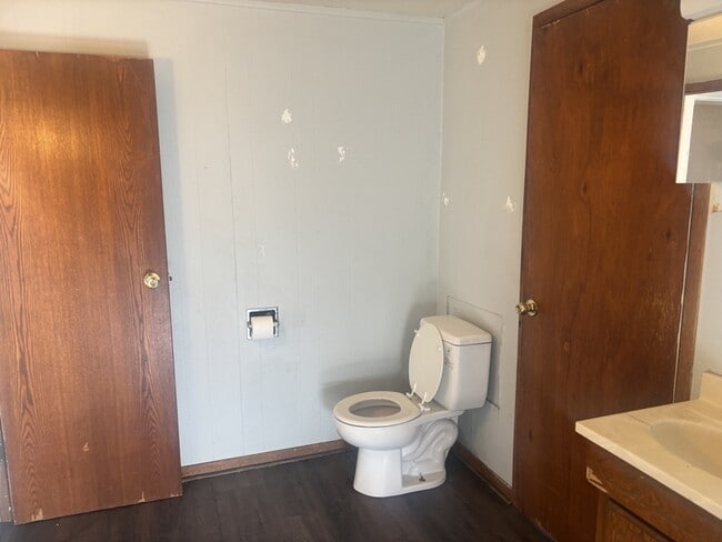 Building Photo - 527 9th St SW