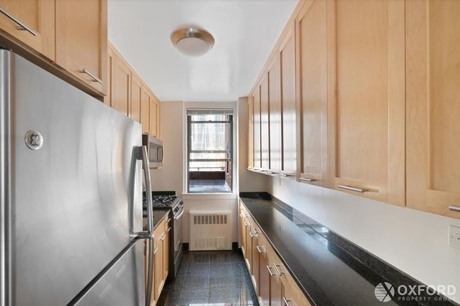 Building Photo - 440 E 79th St