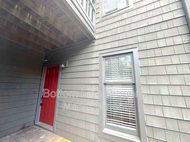 Foto principal - 9031 J M Keynes Dr