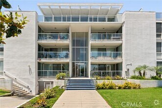 Building Photo - 131 N Gale Dr