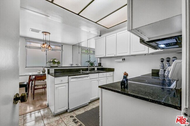 Foto del edificio - 318 N Maple Dr