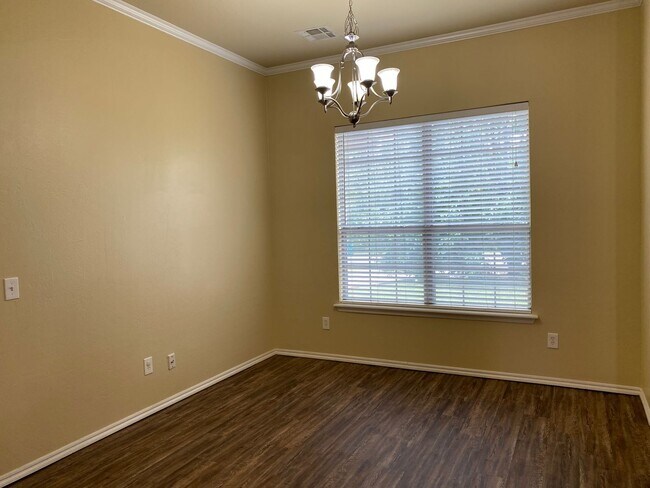Building Photo - 3 Bed, 2 Bath NW OKC Home with Large Maste...