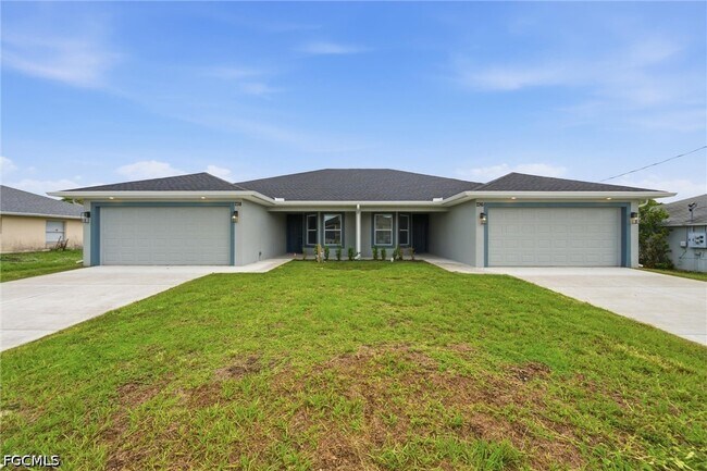 Foto del edificio - 736-738 Gilbert Ave S