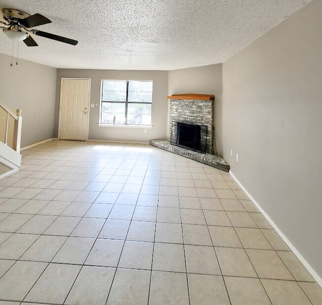 Foto del edificio - 725 Beverly Ln